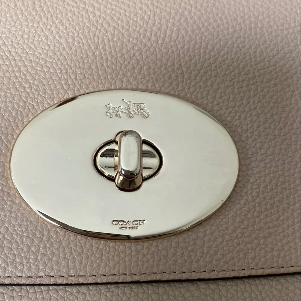 Coach - Picture 3 of 12